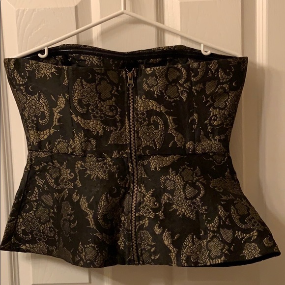 Ricki’s Corset - Picture 2 of 2